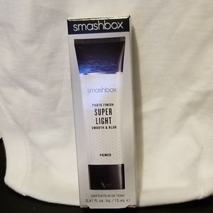 Super Light Primer. SMASHBOX